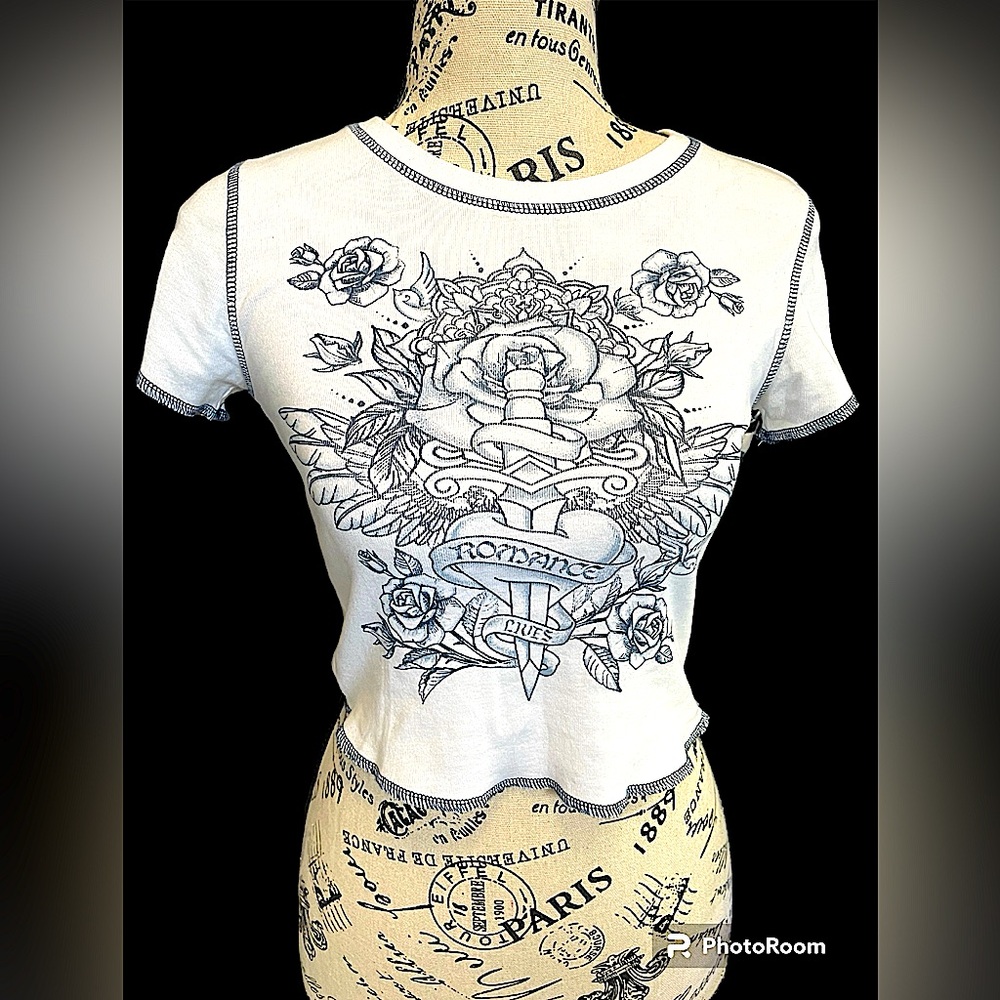 🔥 Romance Lives cropped top 🔥